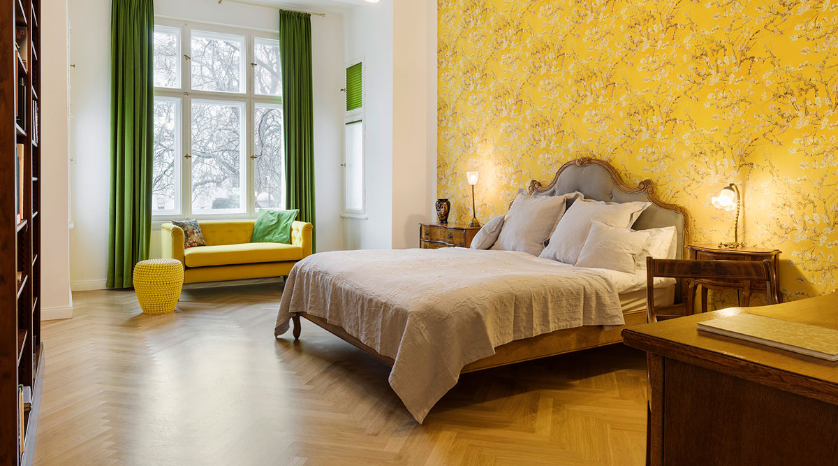 Schlafzimmer Tapete Van Gogh gelb, Bett französischer Landhausstil